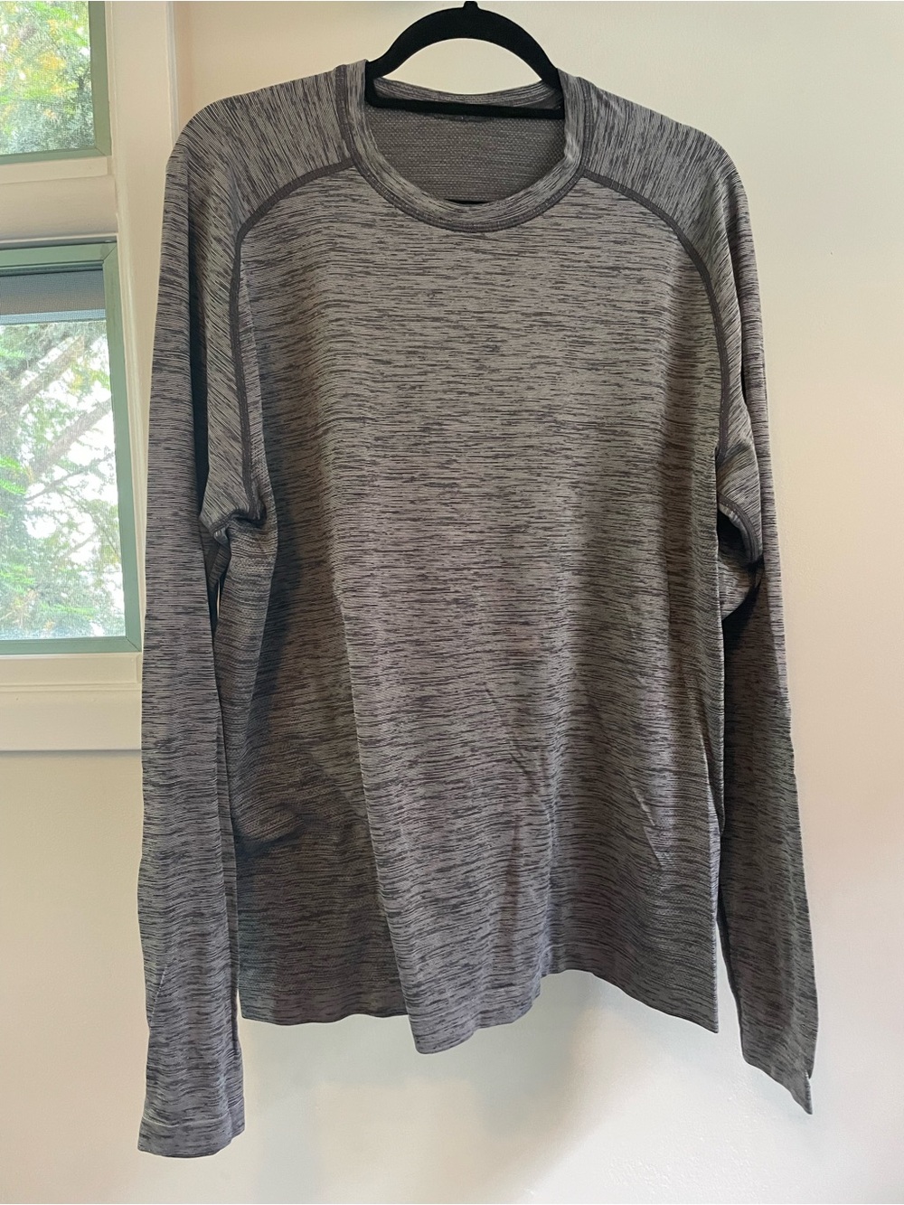 Lululemon Athletica Men's Lightweight Gray Long-Sleeve Performance Shirt 23x16in